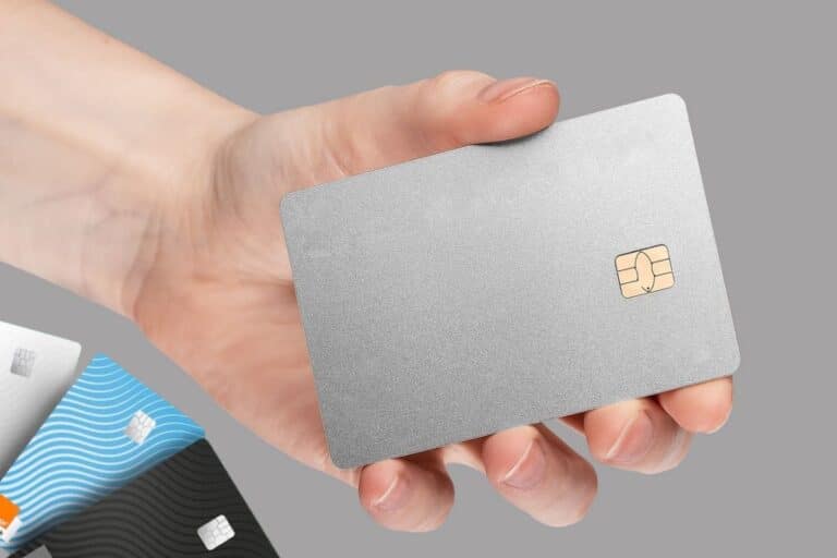 De nouvelles cartes bancaires connaissent la disparition des numéros qu'elles avaient en relief.