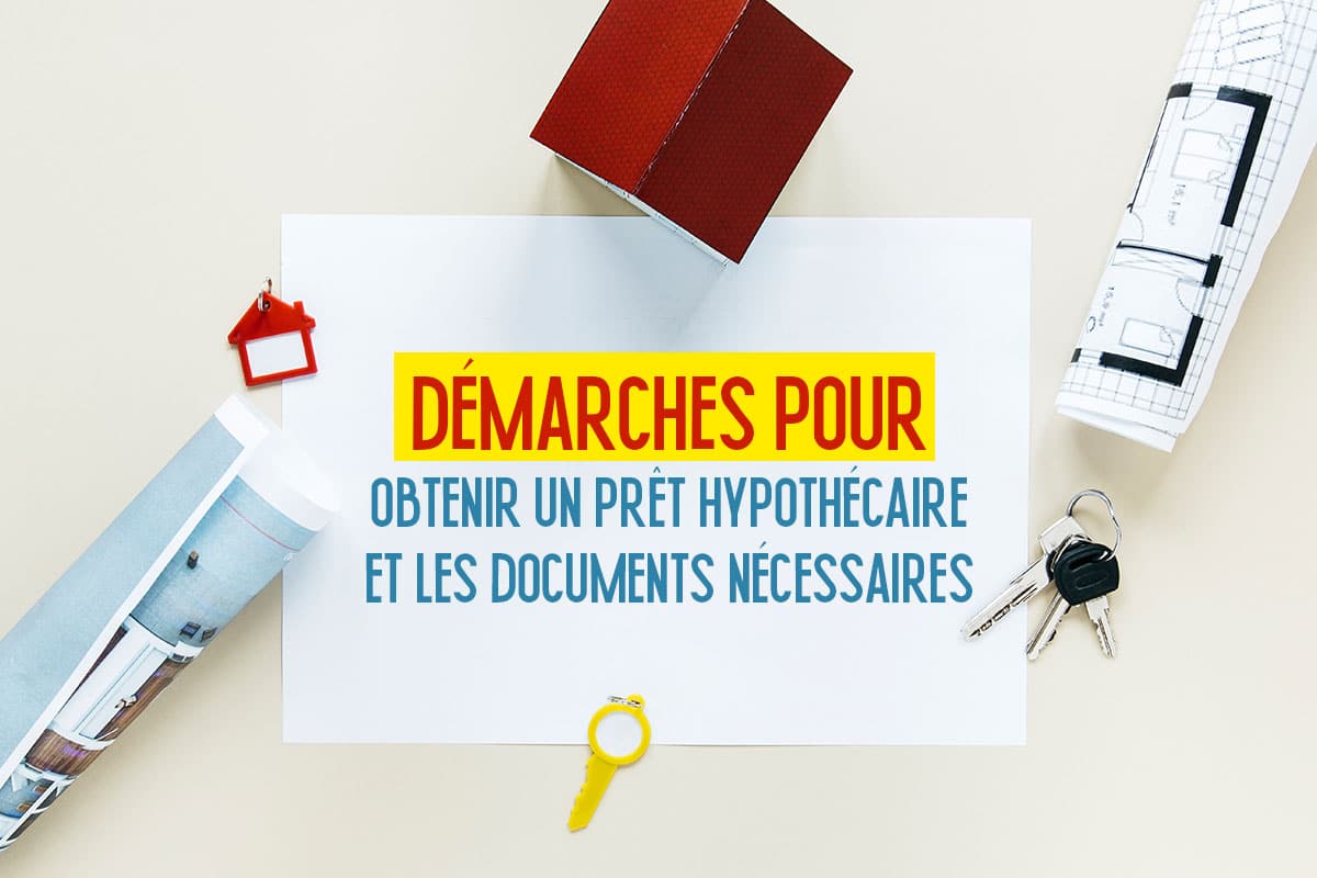 Ensemble de documents, clés et plans, avec un titre sur les démarches et les documents nécessaires pour un prêt hypothécaire.