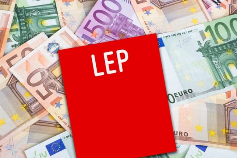 Une image illustrant un livret d'épargne populaire (LEP) avec un graphique représentant une courbe ascendante, symbolisant une augmentation éventuelle des revenus.