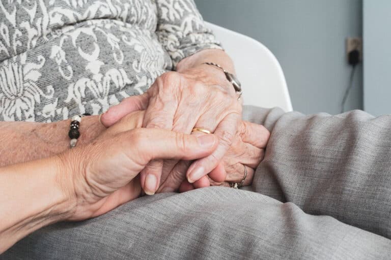 Démarches à suivre pour débloquer les fonds d'un parent en Ehpad